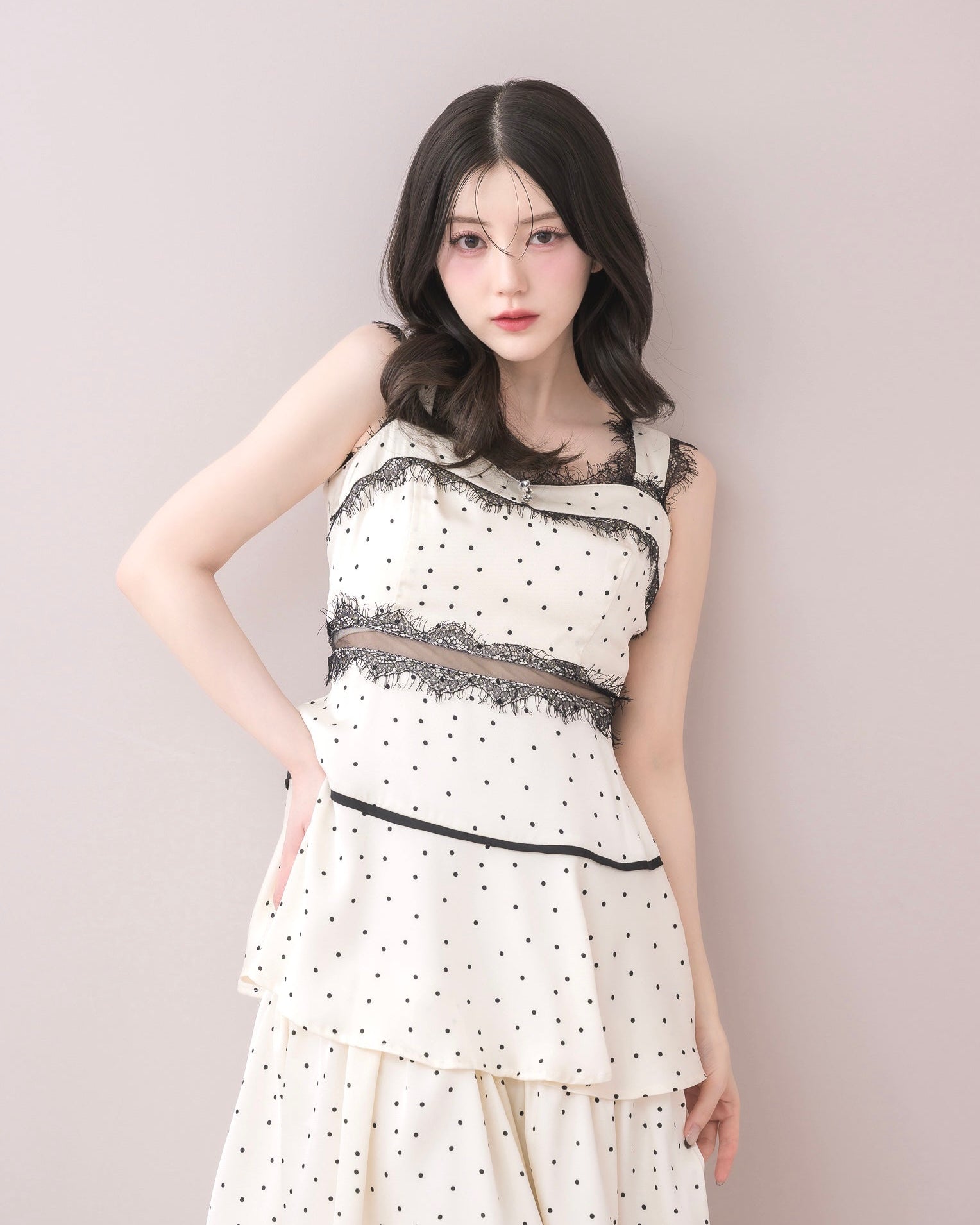 モデル身長:157cm / 着用カラー:ホワイト×ブラック