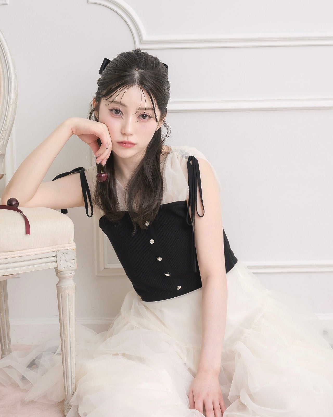 モデル身長:157cm / 着用カラー:ブラック×アイボリー