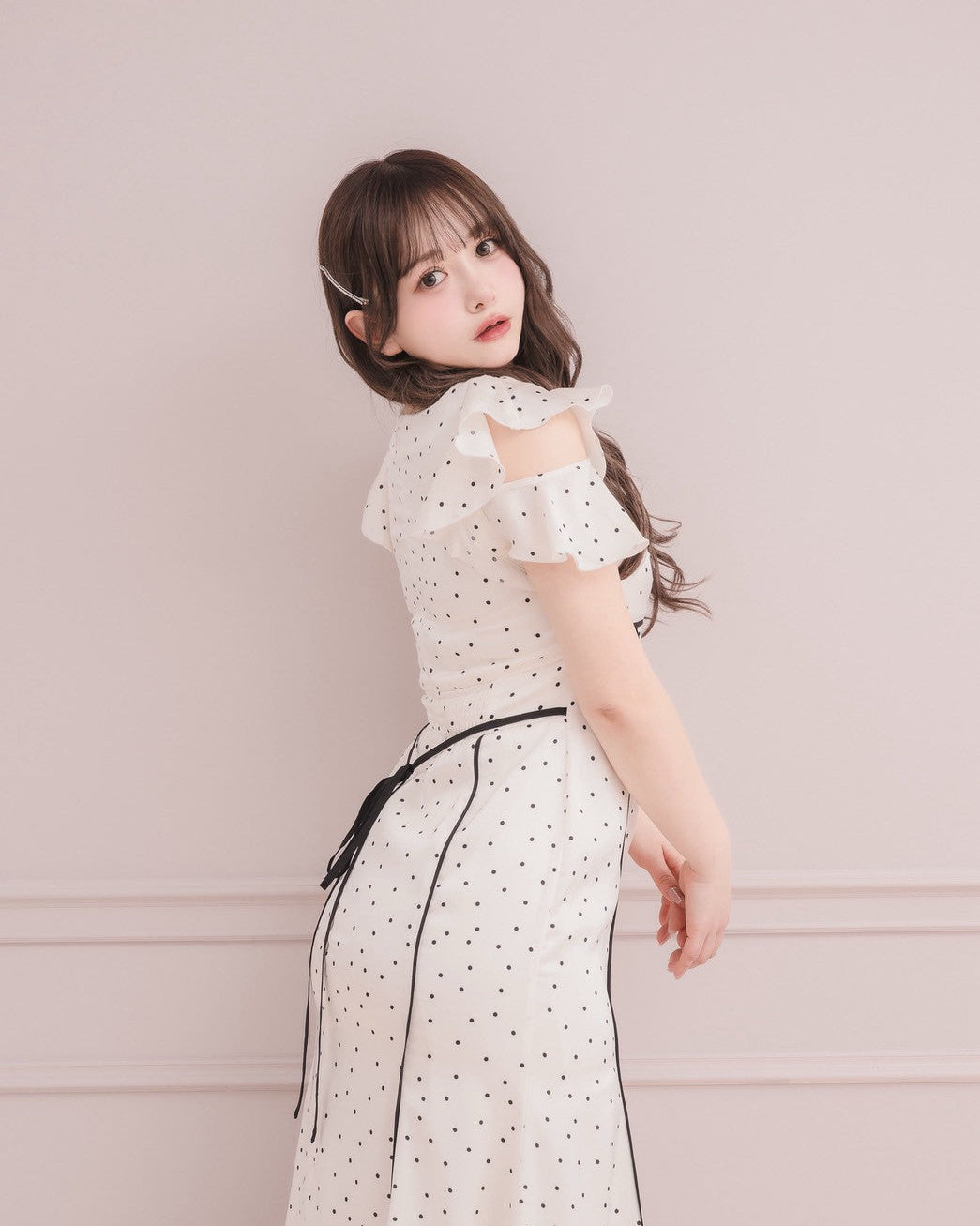 モデル身長:151cm / 着用カラー:ホワイト×ブラック