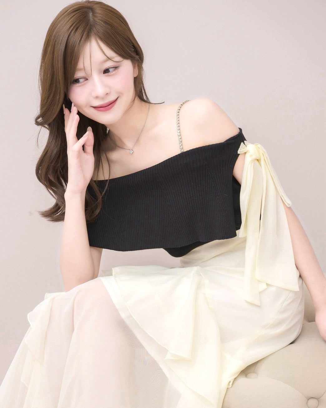 モデル身長:155cm / 着用カラー:ブラック×アイボリー