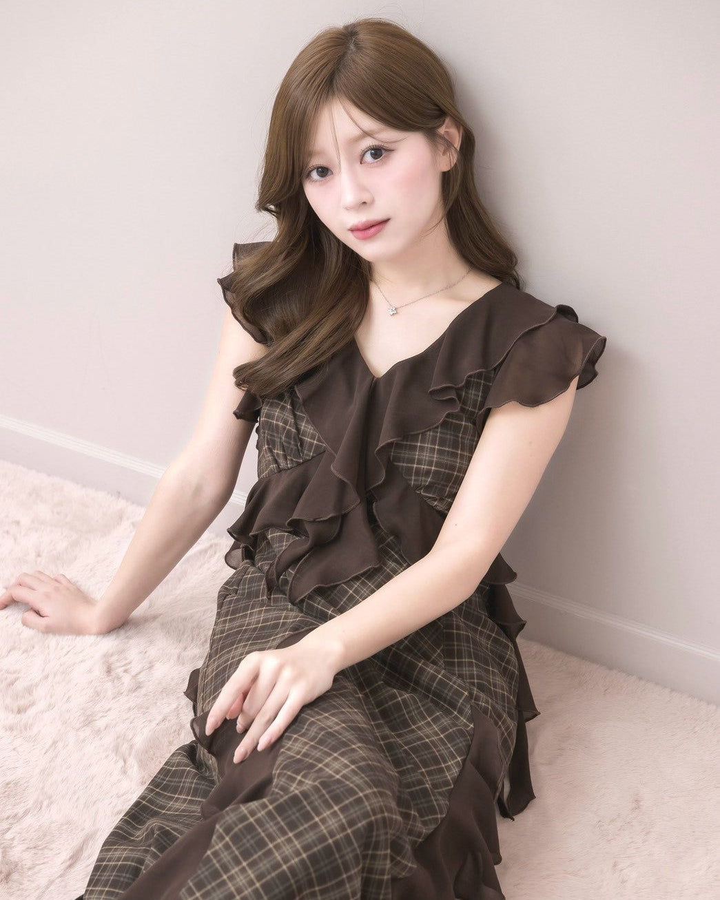 モデル身長:155cm / 着用カラー:ブラウンチェック