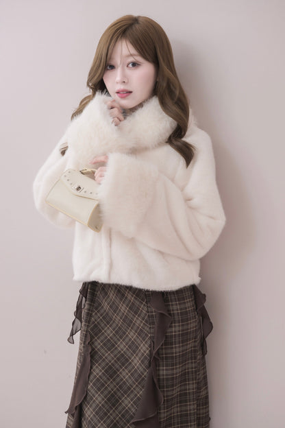 モデル身長：155cm / 着用カラー：アイボリー
