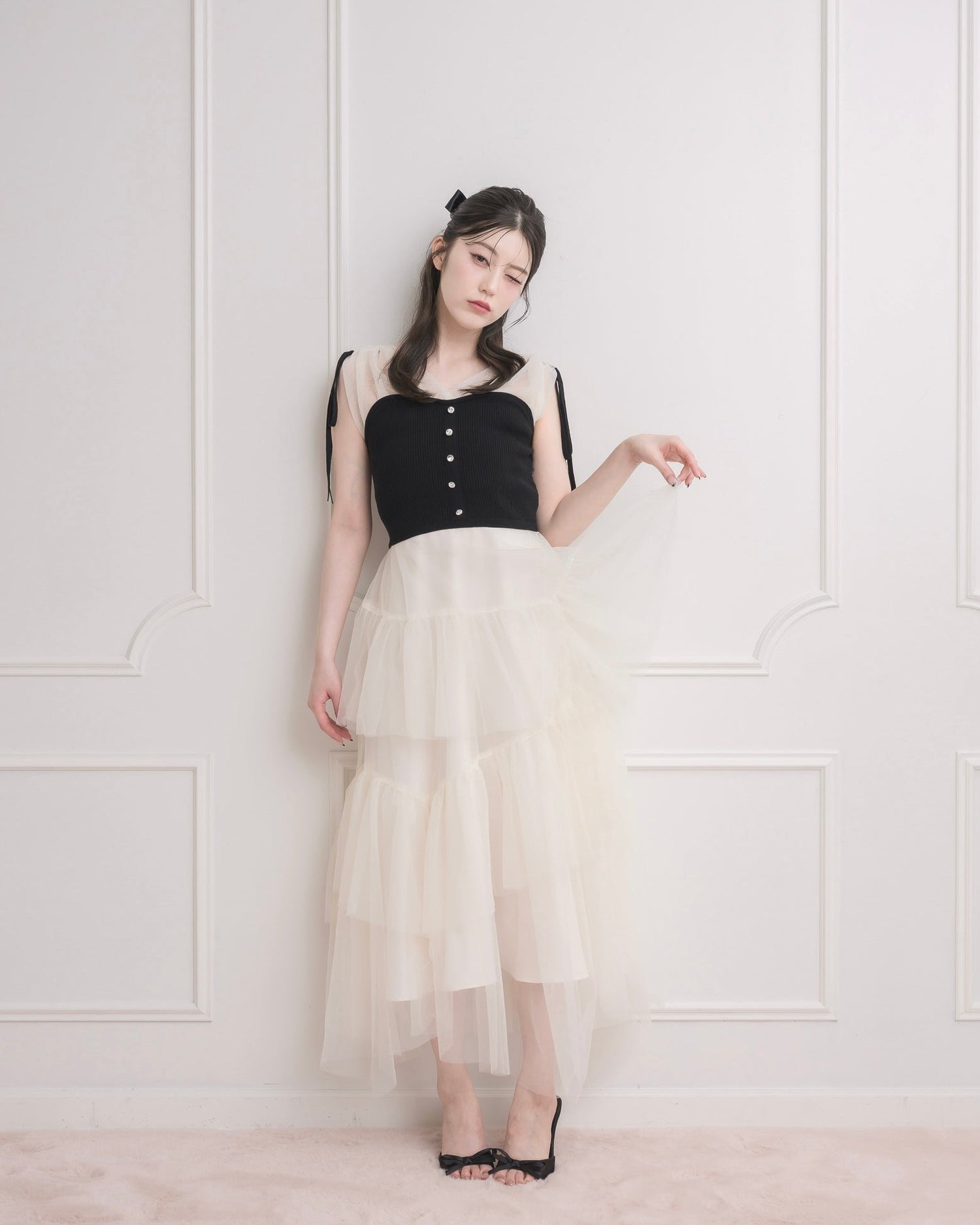 モデル身長：157cm / 着用カラー：ブラック×アイボリー