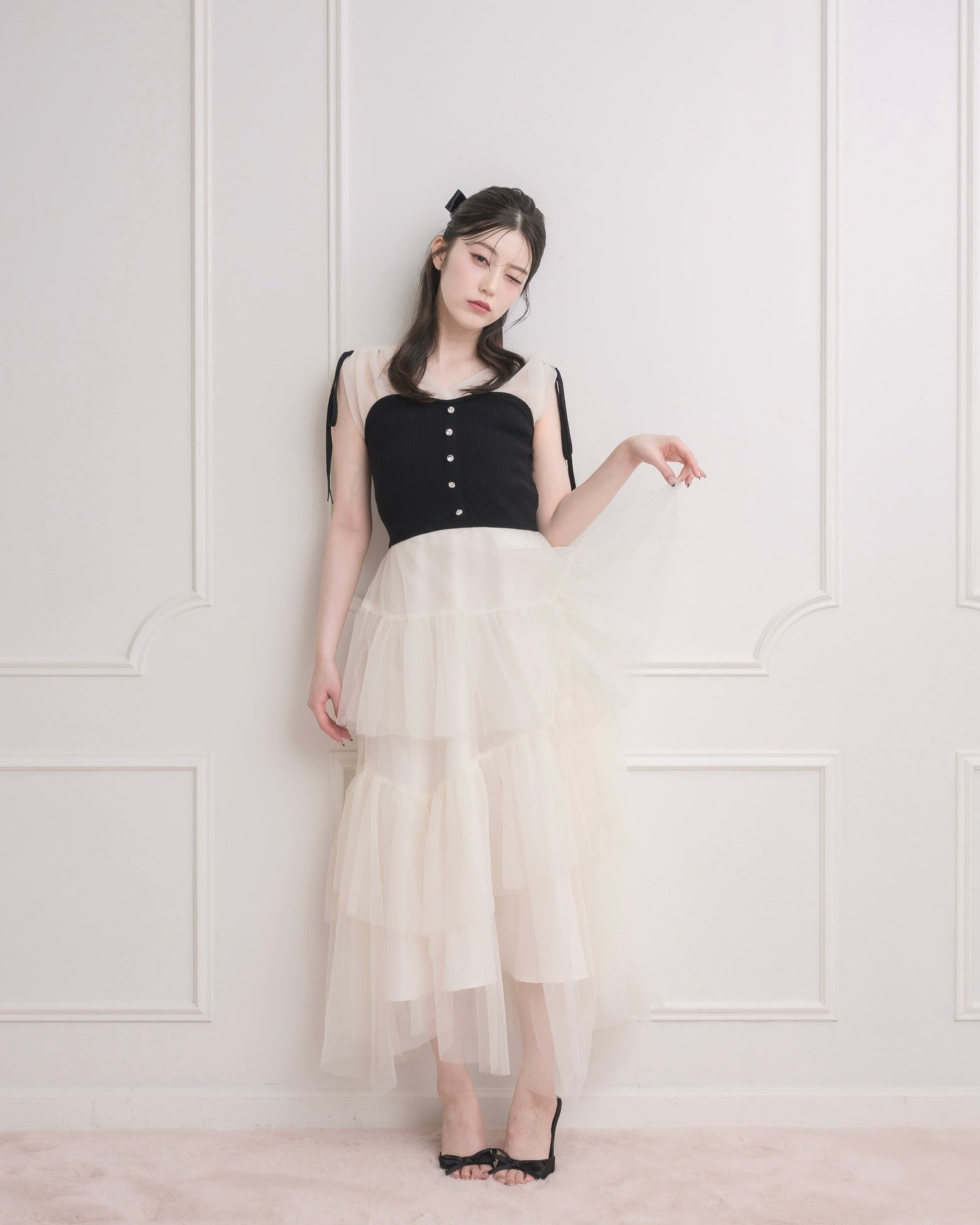 モデル身長：157cm / 着用カラー：ブラック×アイボリー