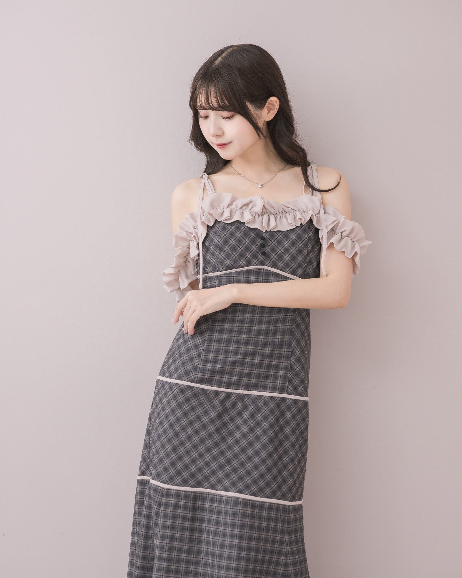 モデル身長：159cm / 着用カラー：グレーチェック