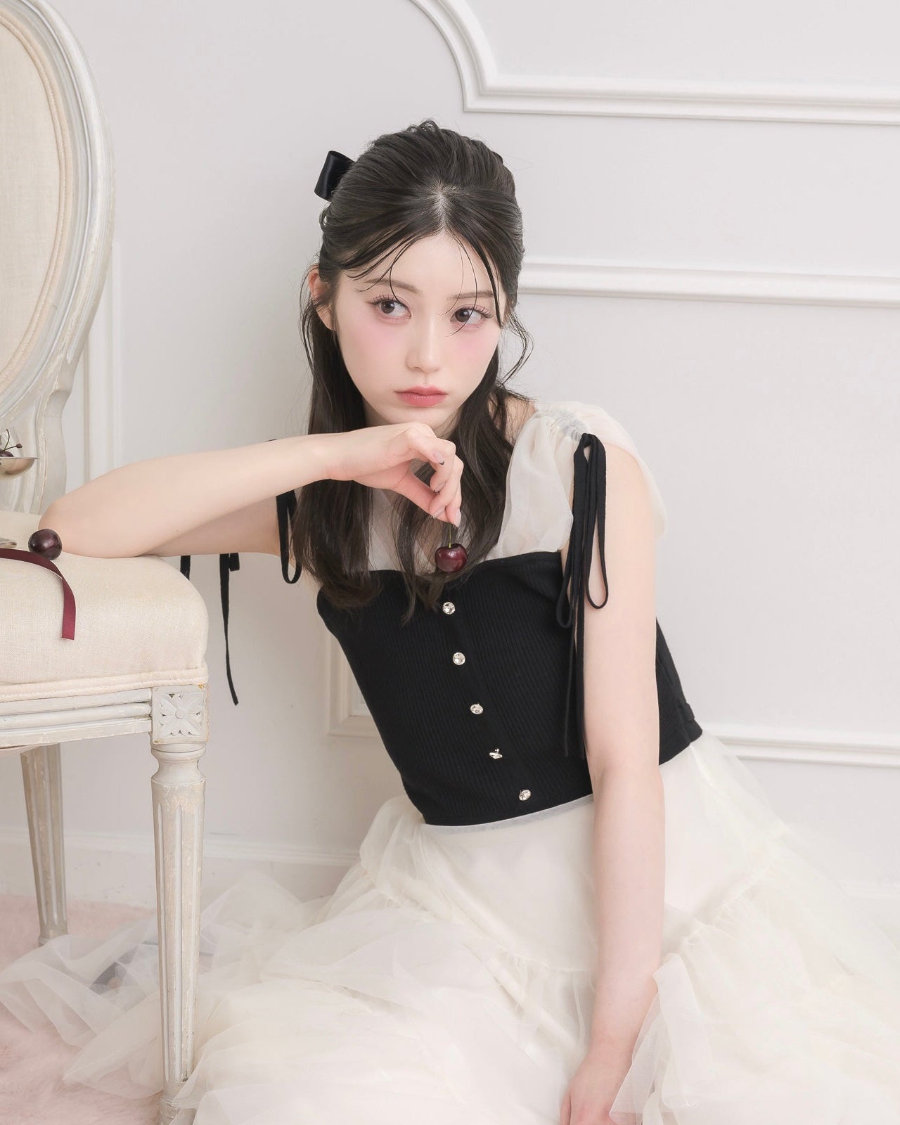 モデル身長：157cm / 着用カラー：ブラック×アイボリー