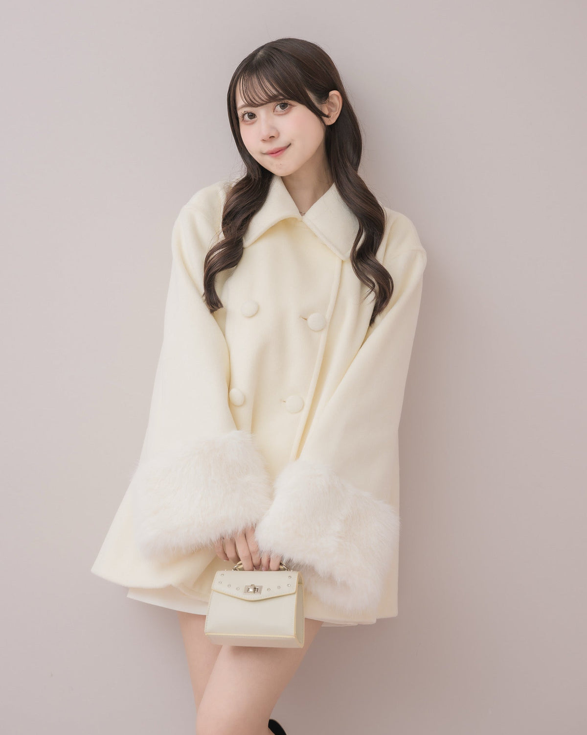 モデル身長：159cm / 着用カラー：アイボリー