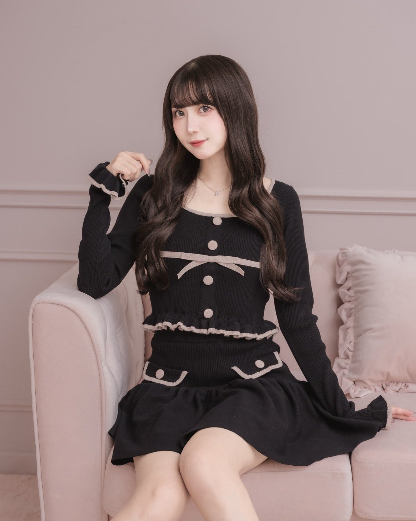 モデル身長：159cm / 着用カラー：ブラック×ピンク