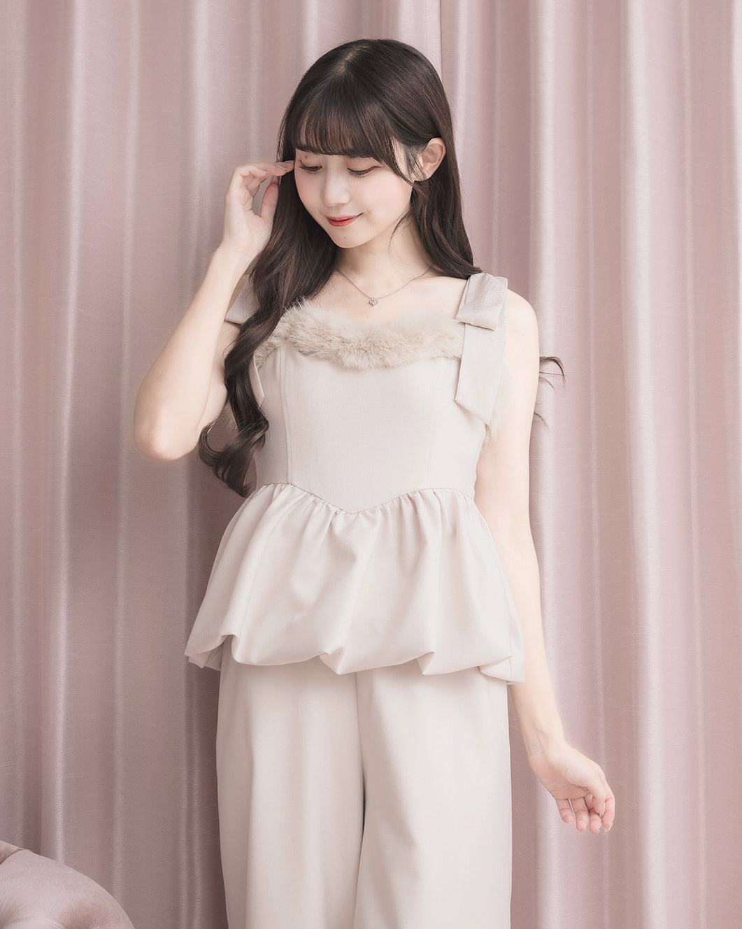 モデル身長：159cm / 着用カラー：グレージュ