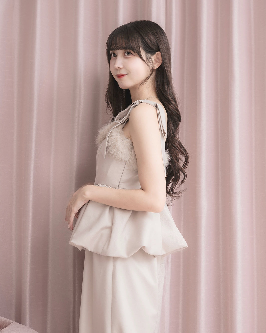 モデル身長：159cm / 着用カラー：グレージュ