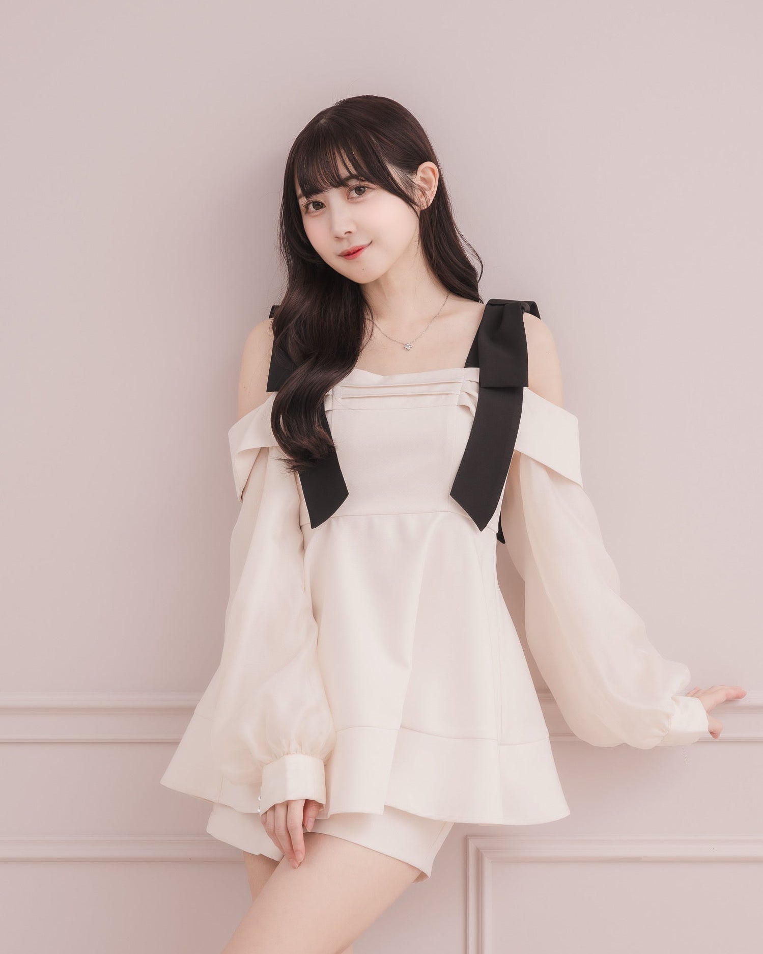 モデル身長：159cm / 着用カラー：アイボリー