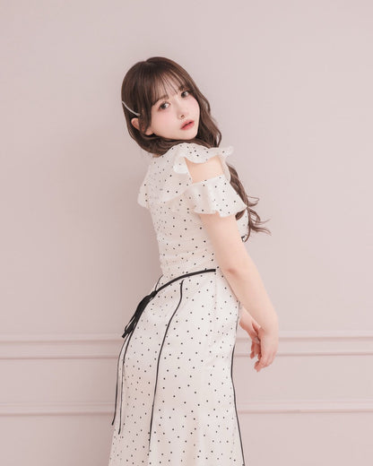 モデル身長：151cm / 着用カラー：ホワイト×ブラック