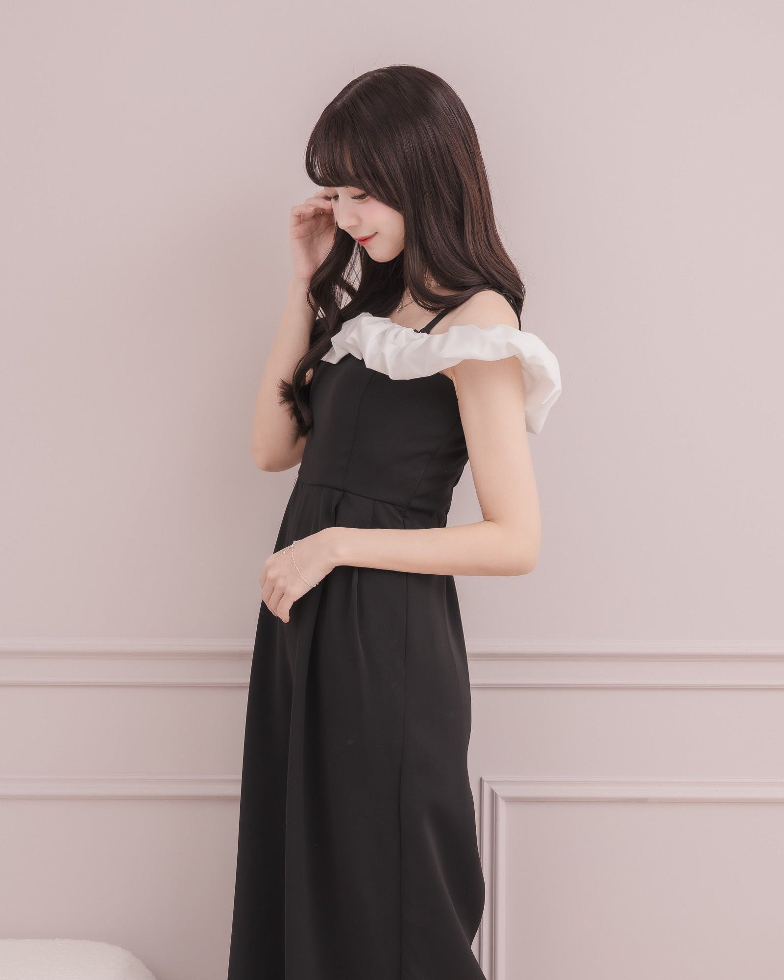 モデル身長：159cm / 着用カラー：ブラック