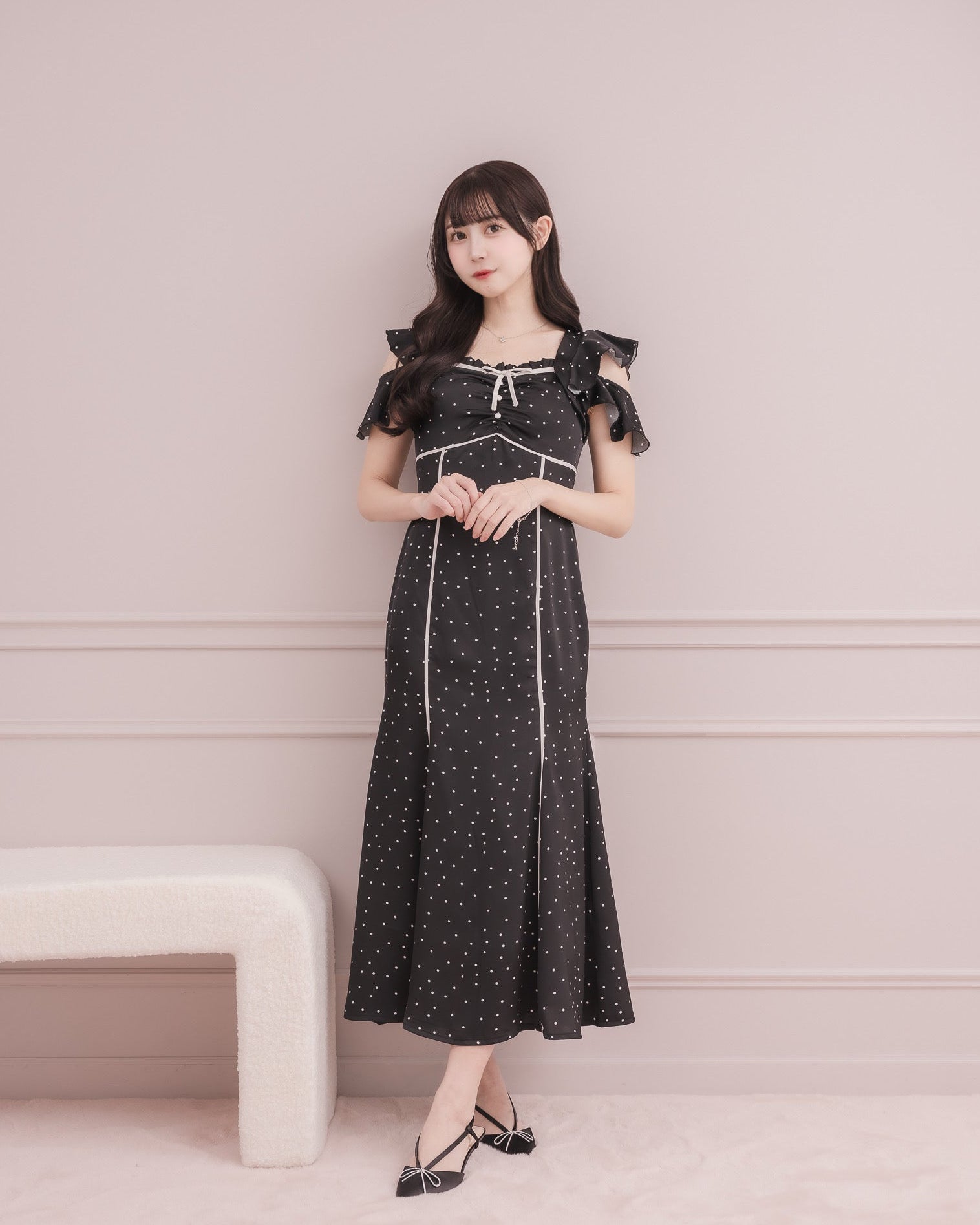 モデル身長：159cm / 着用カラー：ブラック×ホワイト