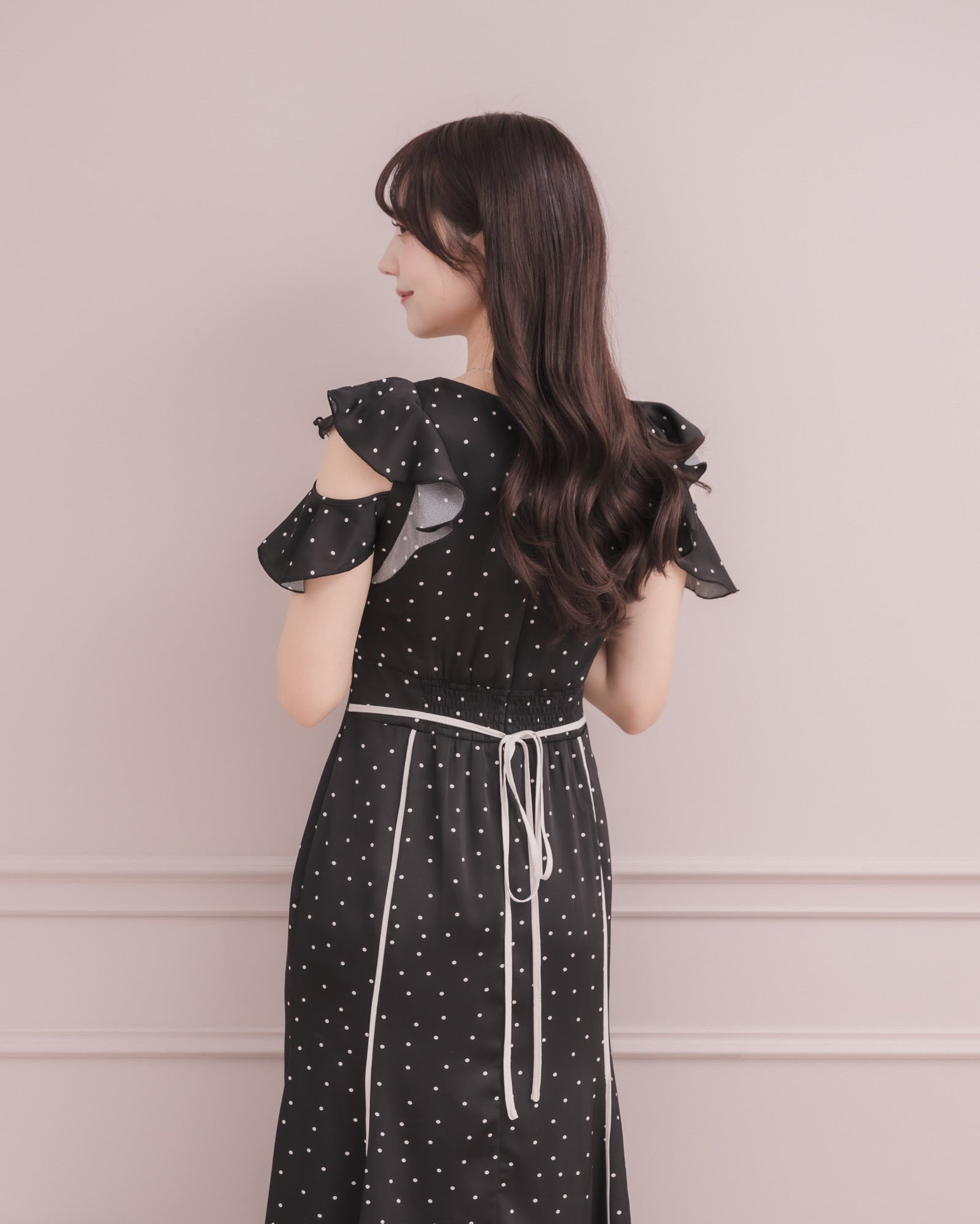 モデル身長：159cm / 着用カラー：ブラック×ホワイト