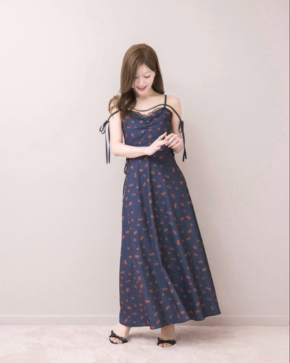 モデル身長：155cm / 着用カラー：ネイビー