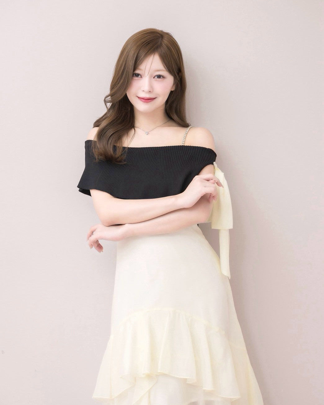 モデル身長：155cm / 着用カラー：ブラック×アイボリー