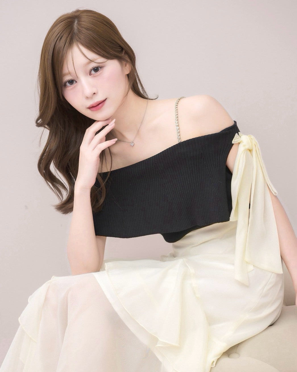 モデル身長：155cm / 着用カラー：ブラック×アイボリー