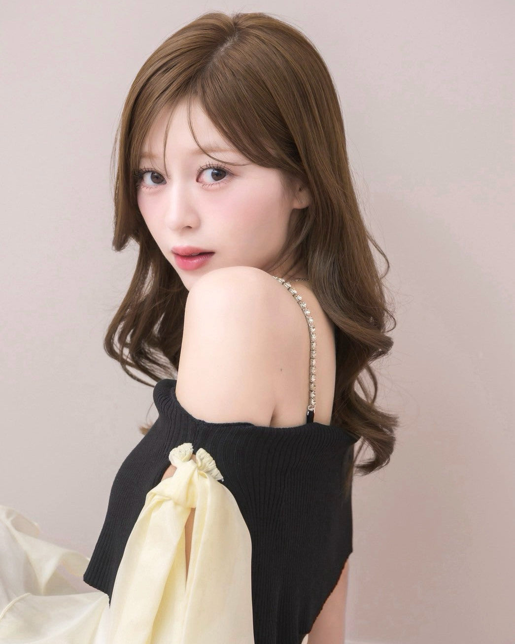 モデル身長：155cm / 着用カラー：ブラック×アイボリー