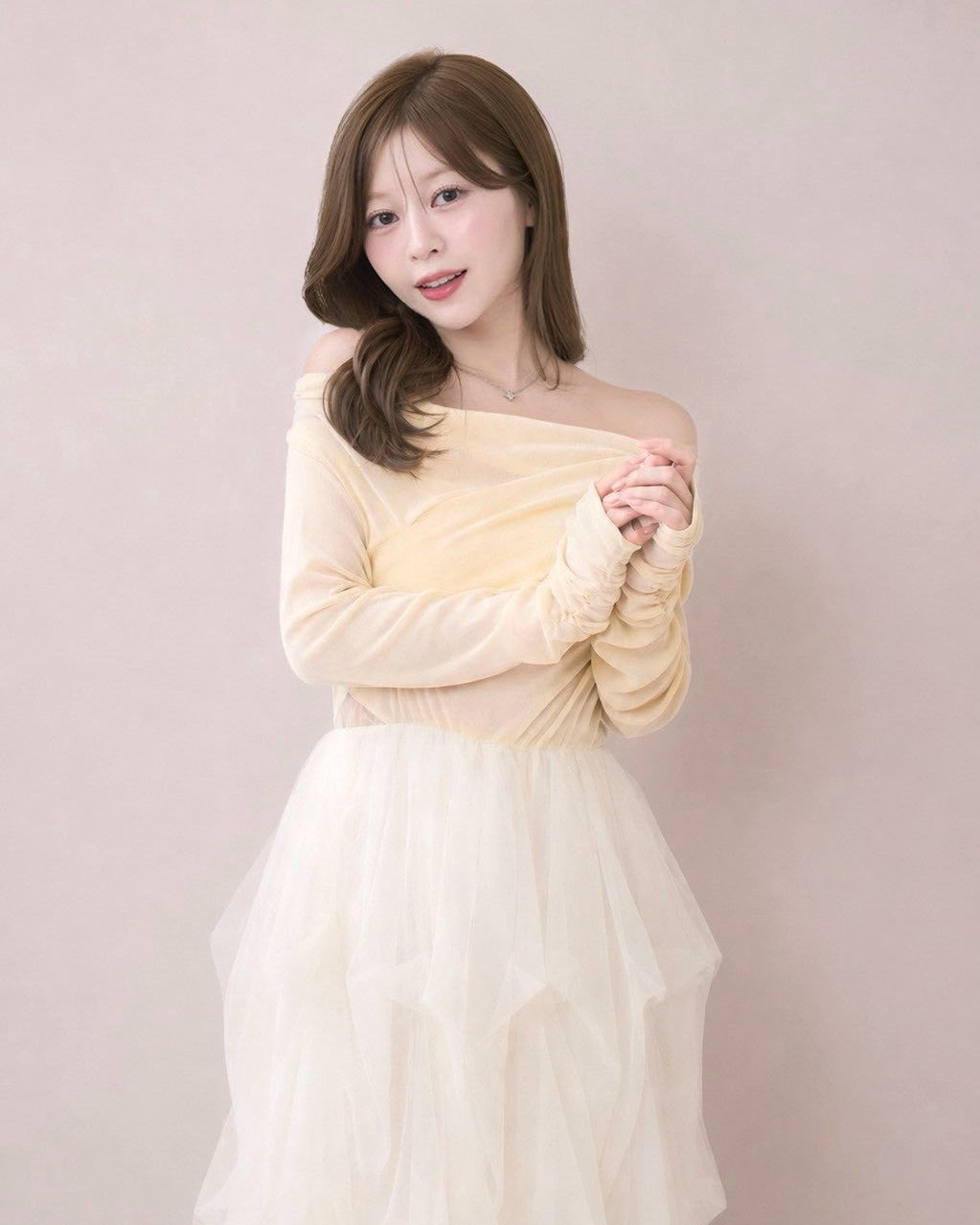モデル身長：155cm / 着用カラー：アイボリー