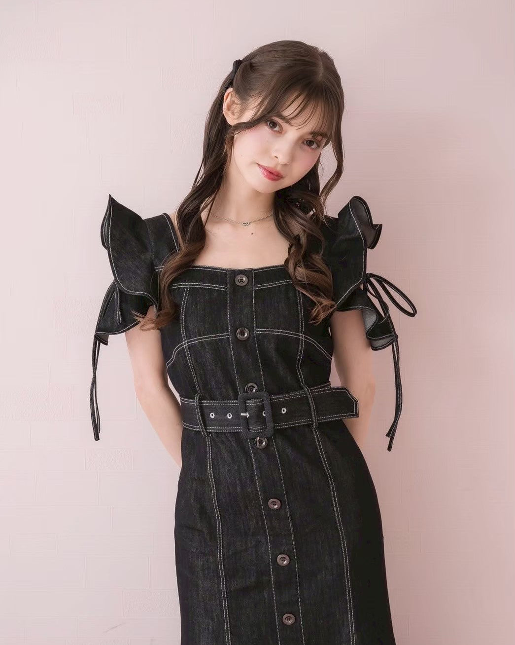 モデル身長：153cm / 着用カラー：ブラックデニム