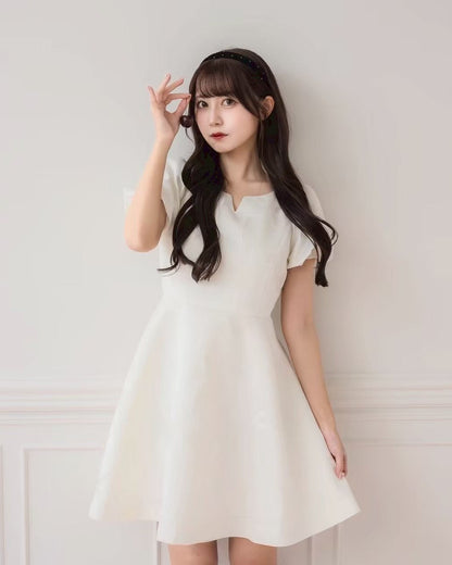 モデル身長：159cm / 着用カラー：アイボリー