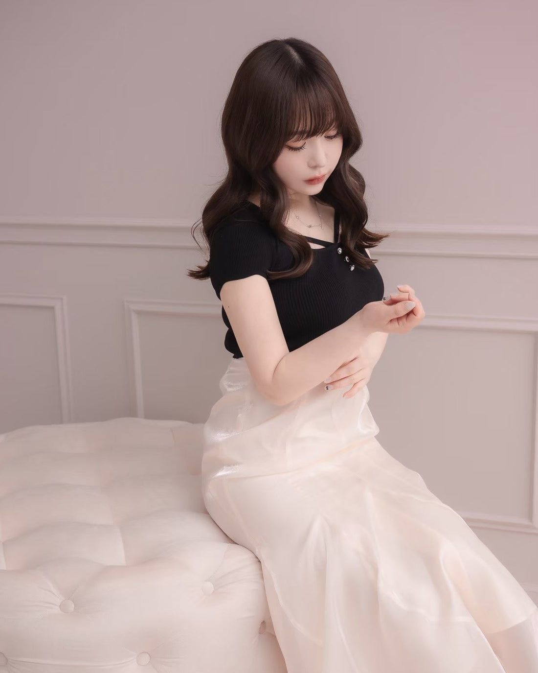 モデル身長：151cm / 着用カラー：ブラック×アイボリー
