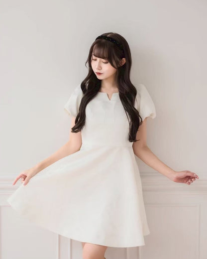 モデル身長：159cm / 着用カラー：アイボリー
