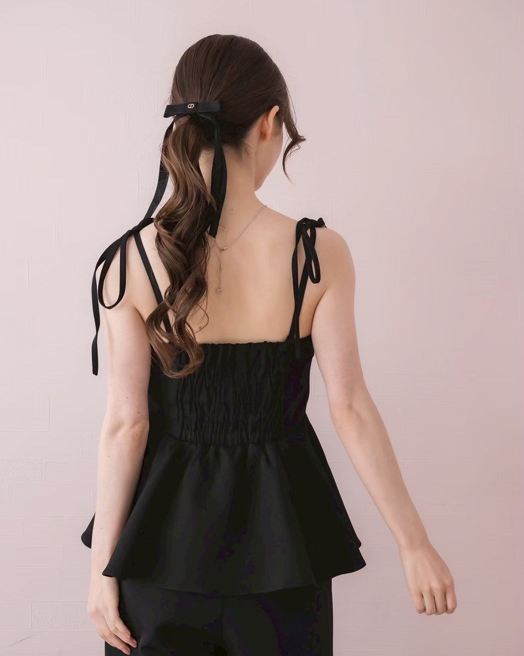 モデル身長：153cm / 着用カラー：ブラック