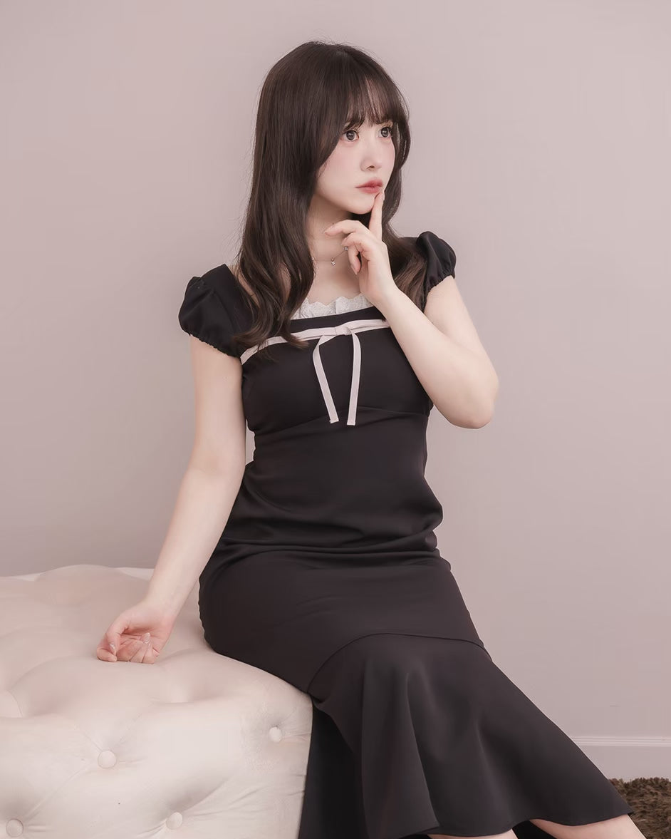 モデル身長：151cm / 着用カラー：ブラック×ピンク