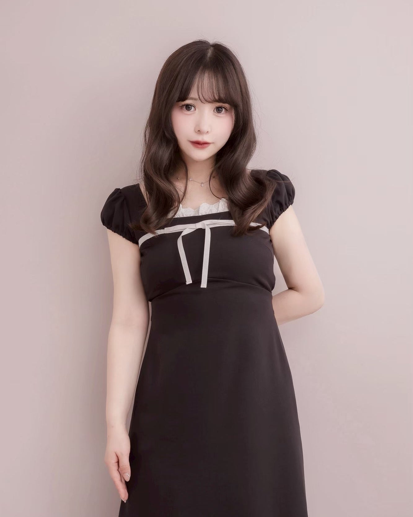モデル身長：151cm / 着用カラー：ブラック×ホワイト