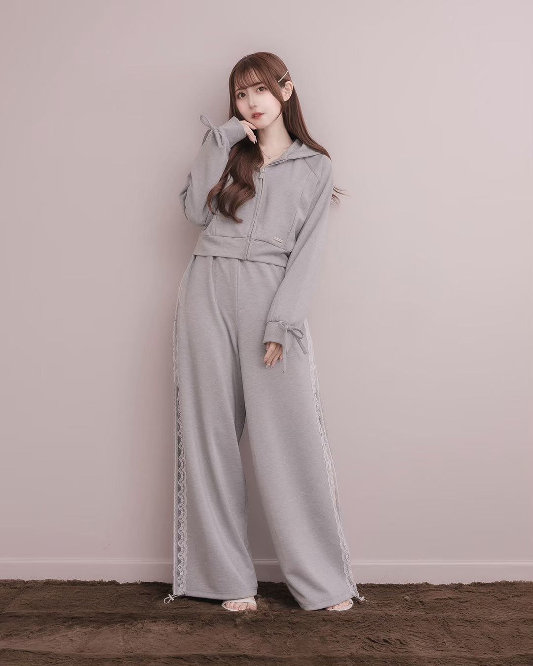 モデル身長：159cm / 着用カラー：グレー