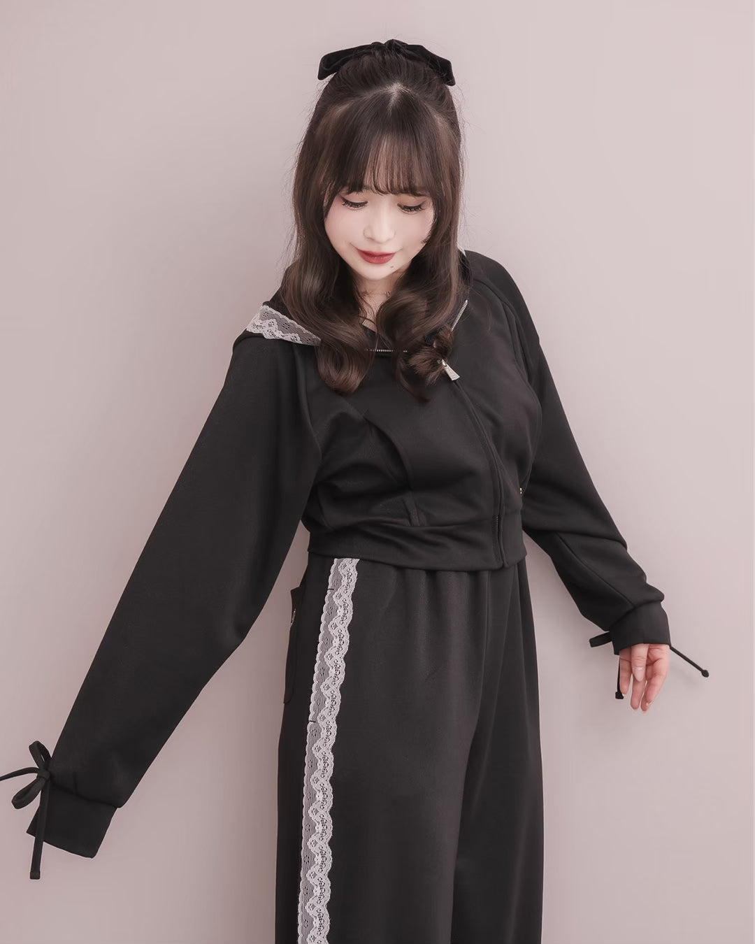 モデル身長：151cm / 着用カラー：ブラック