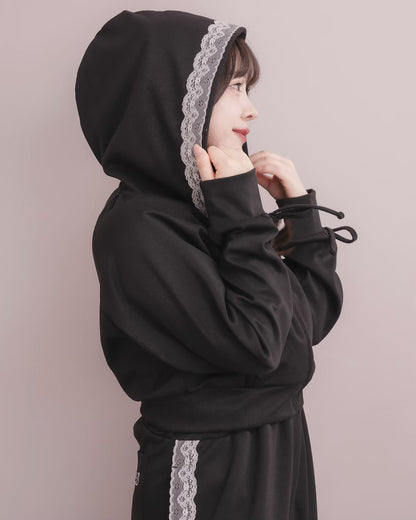 モデル身長：151cm / 着用カラー：ブラック