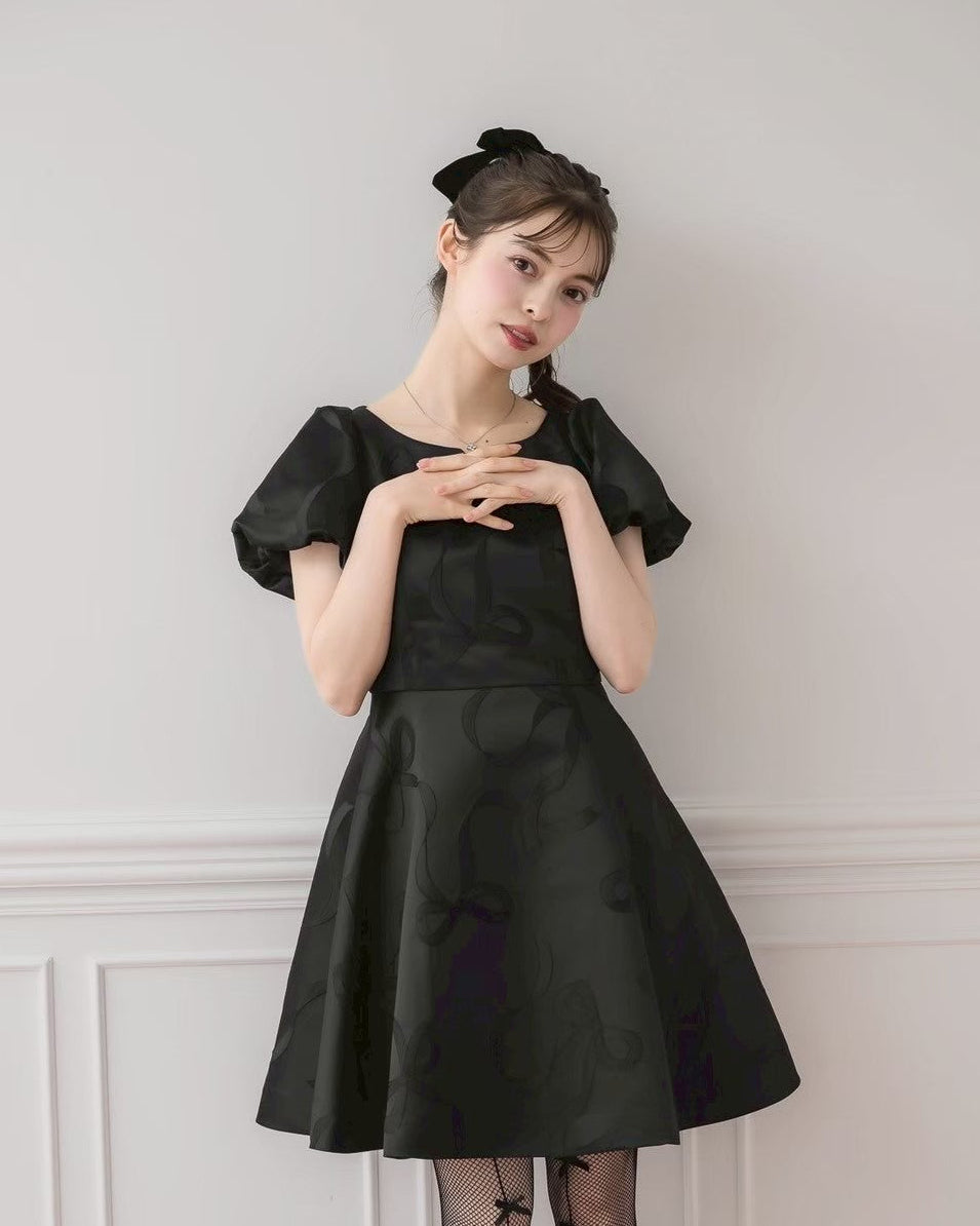 モデル身長：153cm / 着用カラー：ブラック