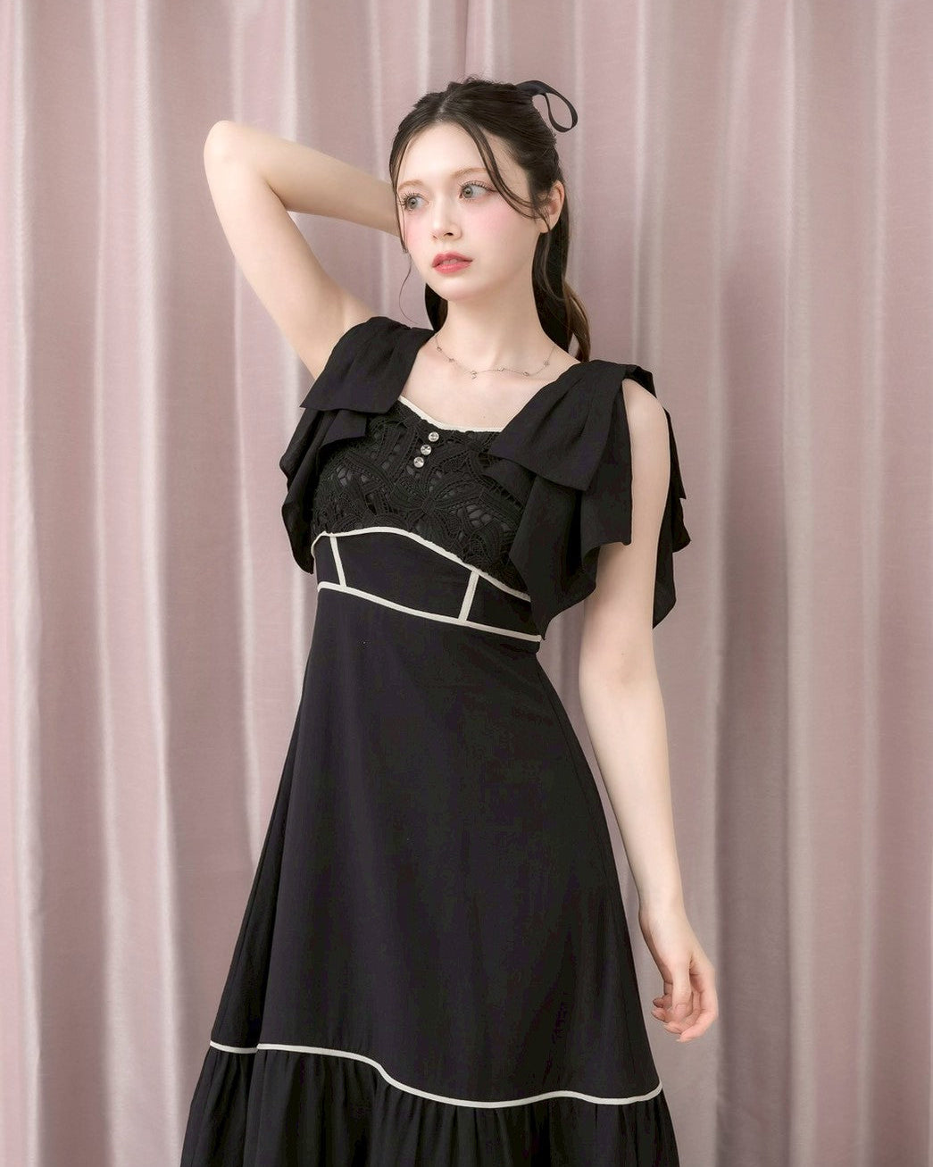 モデル身長：155cm / 着用カラー：ブラック
