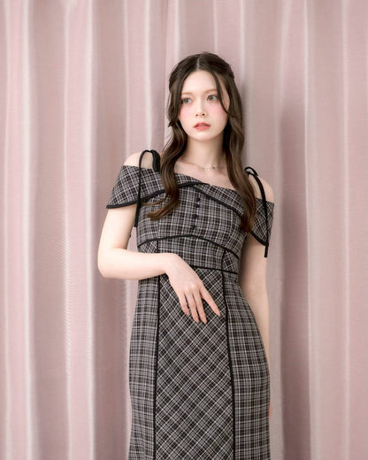 モデル身長：155cm / 着用カラー：グレーチェック