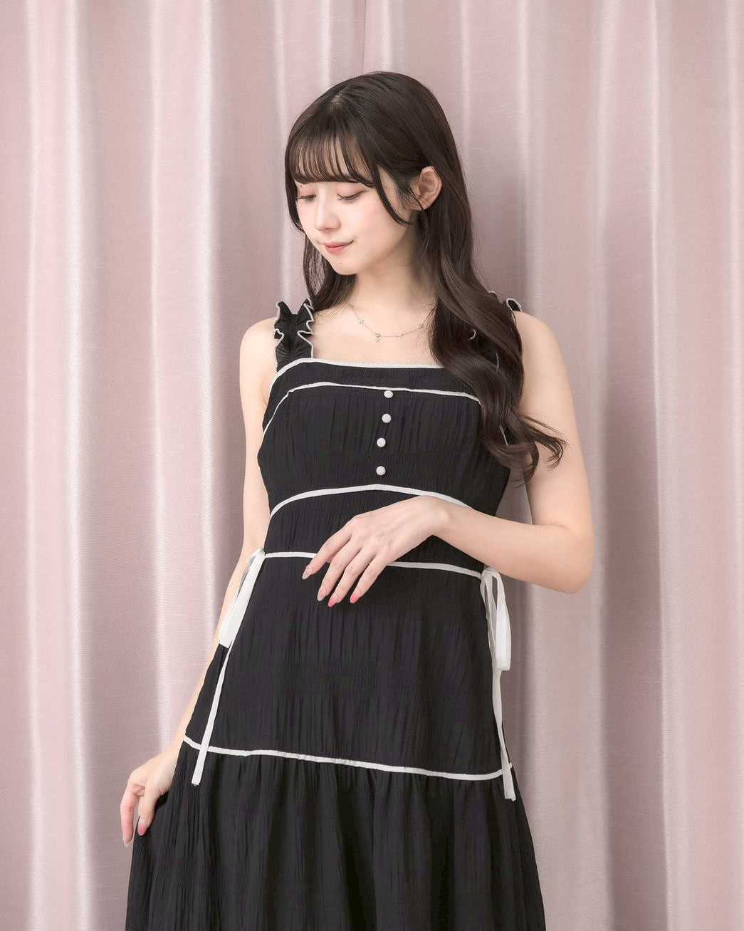 モデル身長：159cm / 着用カラー：ブラック