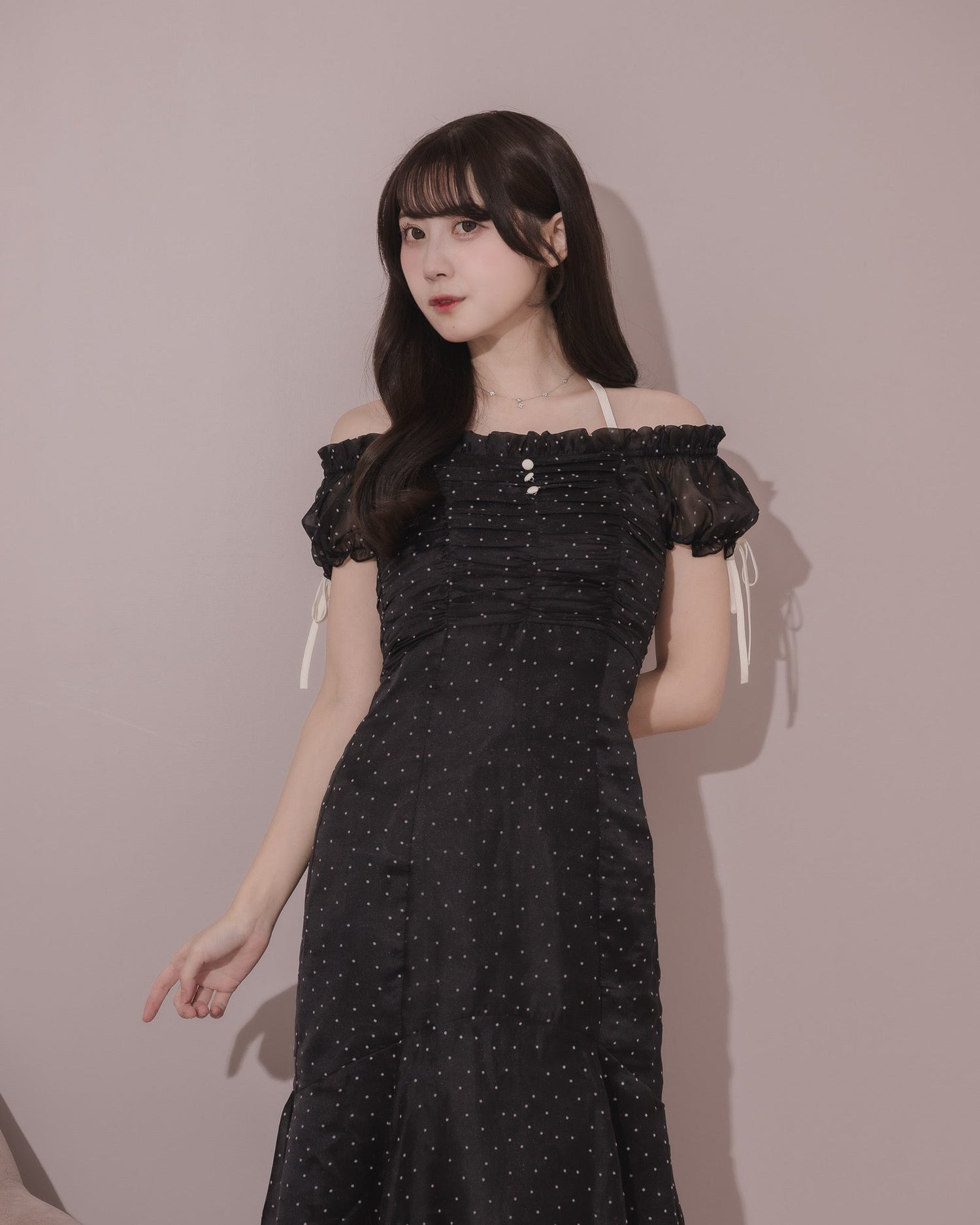 モデル身長：159cm / 着用カラー：ブラックドット