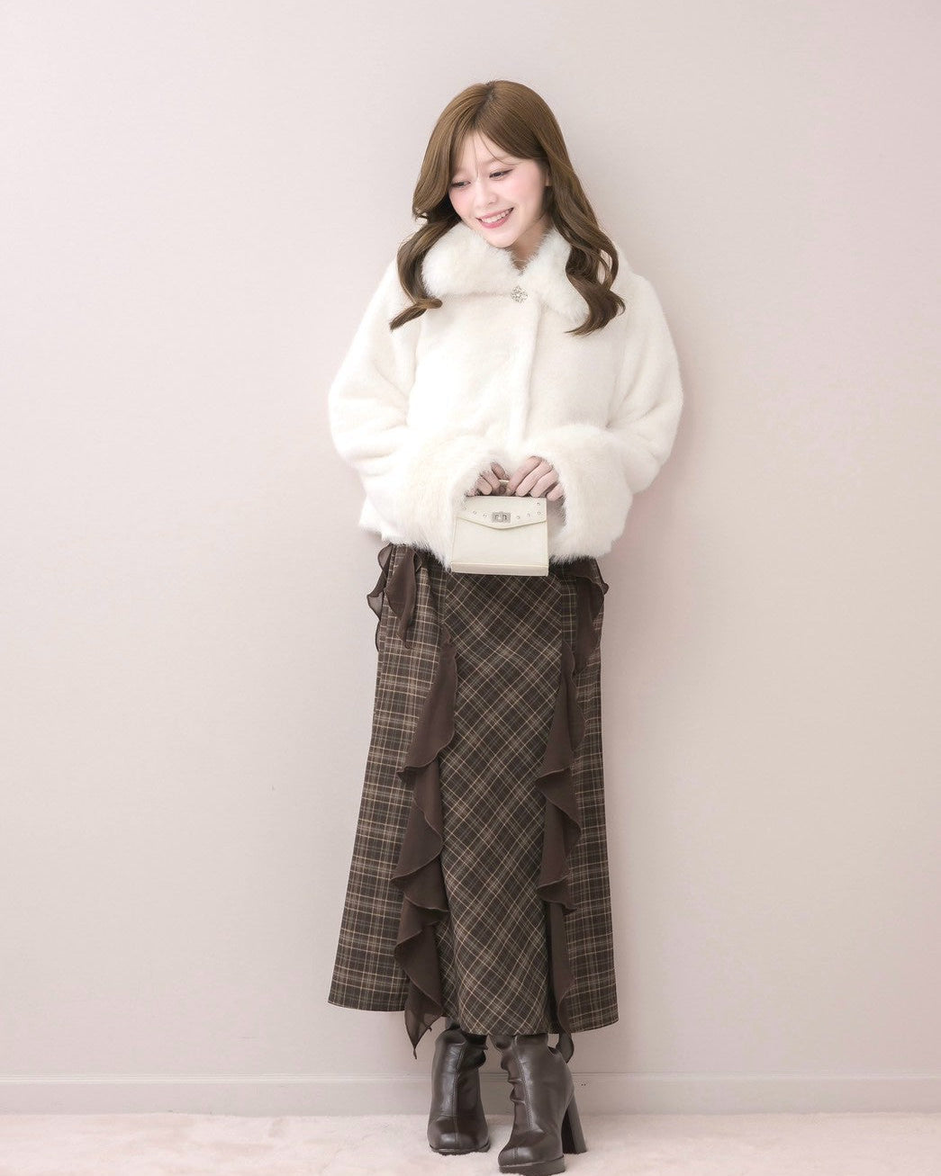 モデル身長：155cm / 着用カラー：アイボリー