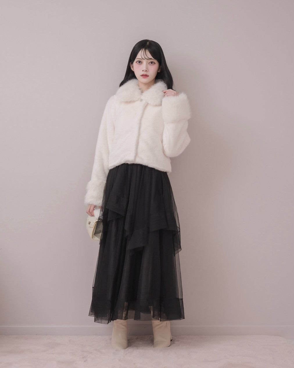 モデル身長：164cm / 着用カラー：アイボリー