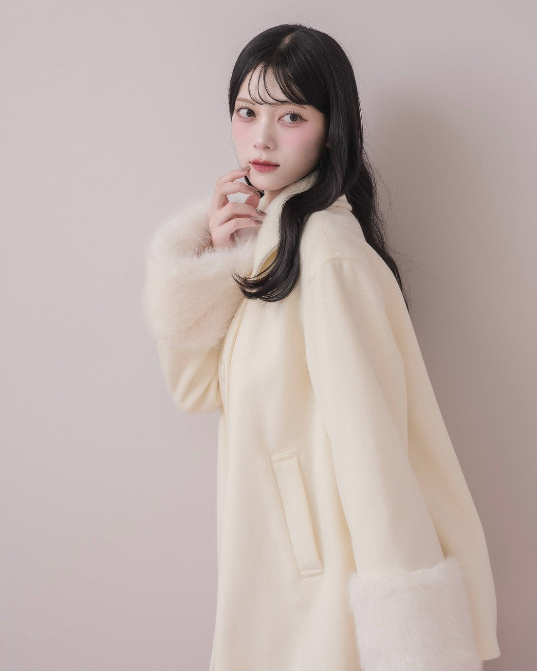 モデル身長：164cm / 着用カラー：アイボリー