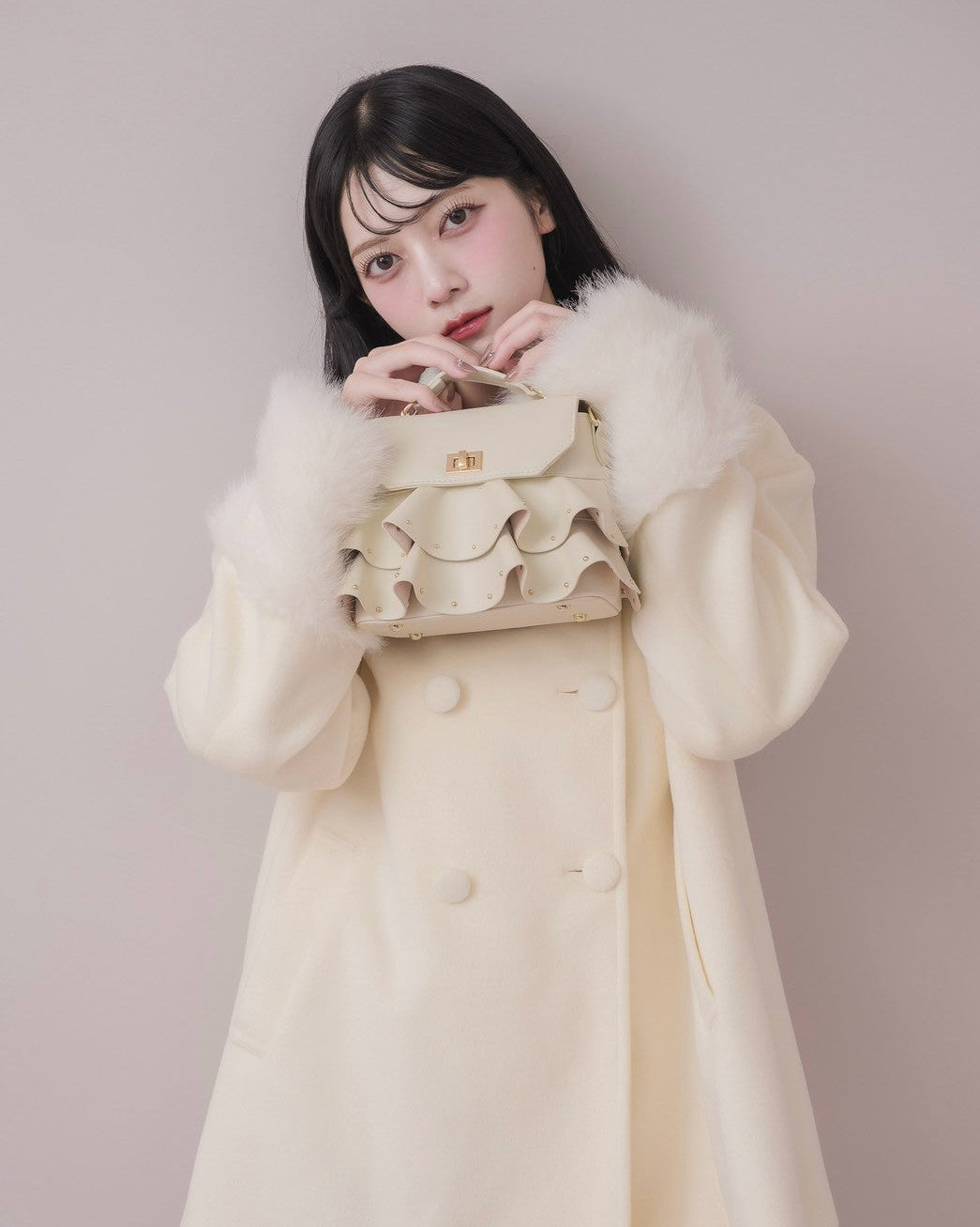 モデル身長：164cm / 着用カラー：アイボリー
