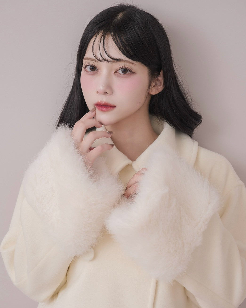 モデル身長：164cm / 着用カラー：アイボリー